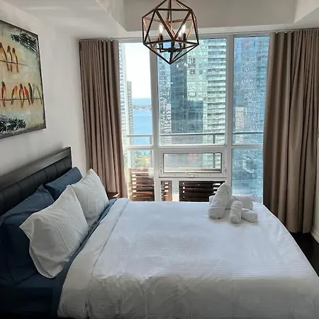 2-Bdrm And 1 Den 3 Bed Condo With 2 Bath - Walking Distance To Scotiabank Arena, Cn Tower, Union Station, Ripleys With Free Parking Toronto Extérieur photo