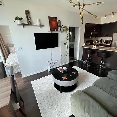 2-Bdrm And 1 Den 3 Bed Condo With 2 Bath - Walking Distance To Scotiabank Arena, Cn Tower, Union Station, Ripleys With Free Parking Toronto Extérieur photo