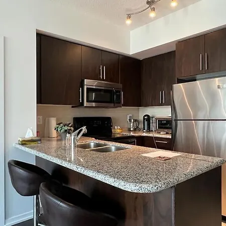 2-Bdrm And 1 Den 3 Bed Condo With 2 Bath - Walking Distance To Scotiabank Arena, Cn Tower, Union Station, Ripleys With Free Parking Toronto Extérieur photo