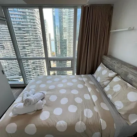 2-Bdrm And 1 Den 3 Bed Condo With 2 Bath - Walking Distance To Scotiabank Arena, Cn Tower, Union Station, Ripleys With Free Parking Toronto Extérieur photo