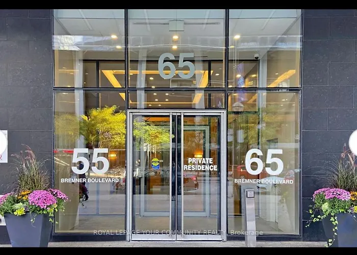 2-Bdrm And 1 Den 3 Bed Condo With 2 Bath - Walking Distance To Scotiabank Arena, Cn Tower, Union Station, Ripleys With Free Parking